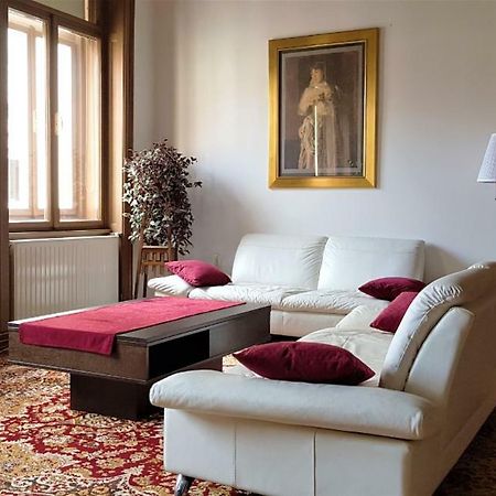 Luxury Apartment In The Heart Of Вараждин Экстерьер фото